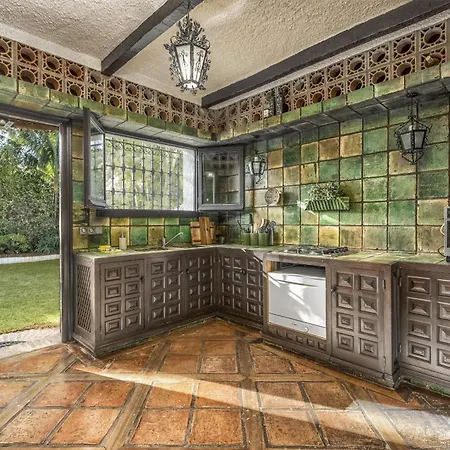 Villa Vivi Homes - Bella - Private Pool - Garden *