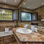 Villa Vivi Homes - Bella - Private Pool - Garden