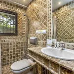 Vivi Homes - Bella - Private Pool - Garden Villa Marbella