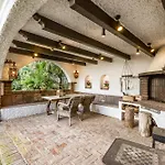 Vivi Homes - Bella - Private Pool - Garden Villa Marbella