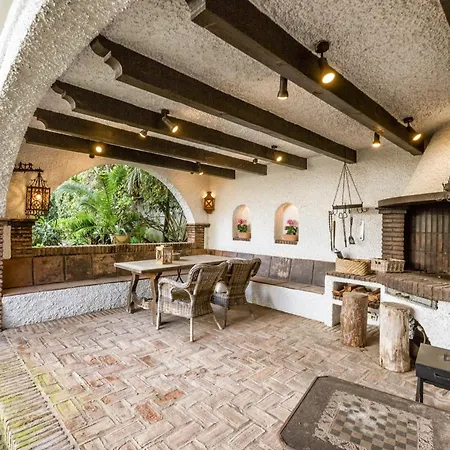 Villa Vivi Homes - Bella - Private Pool - Garden *