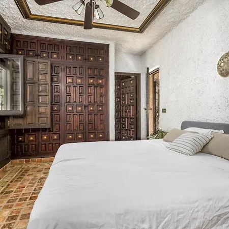 Vivi Homes - Bella - Private Pool - Garden Villa Marbella