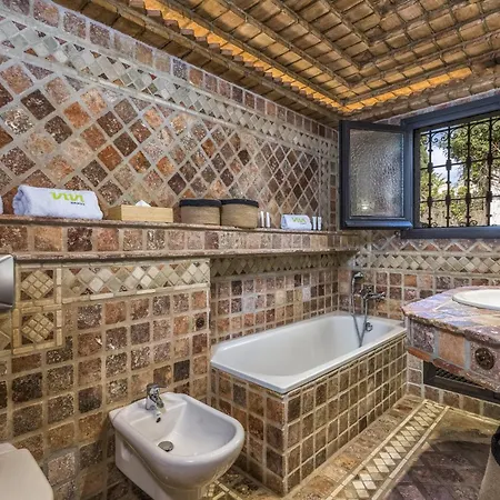 Vivi Homes - Bella - Private Pool - Garden *