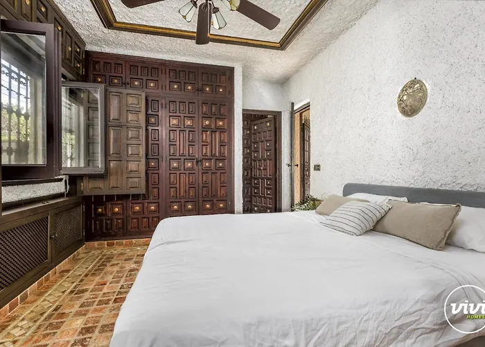 Vivi Homes - Bella - Private Pool - Garden Villa Marbella