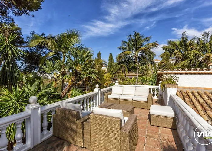 Villa Vivi Homes - Bella - Private Pool - Garden