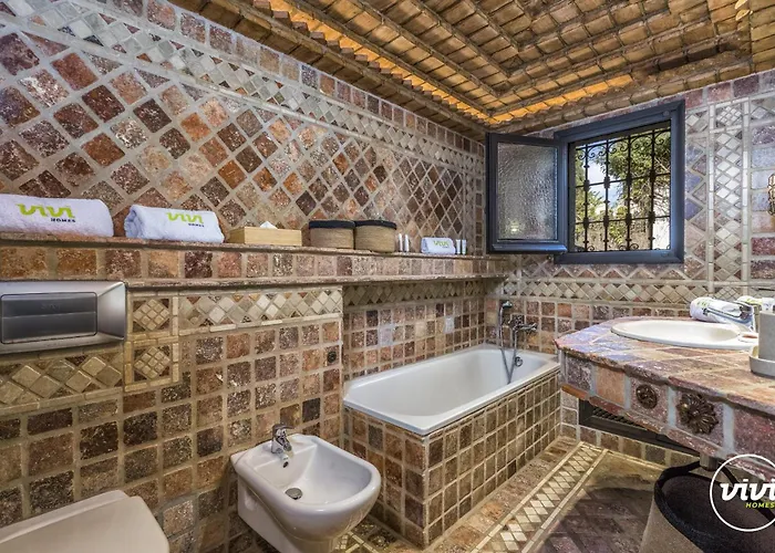 Vivi Homes - Bella - Private Pool - Garden *