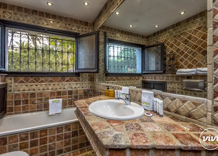 Villa Vivi Homes - Bella - Private Pool - Garden