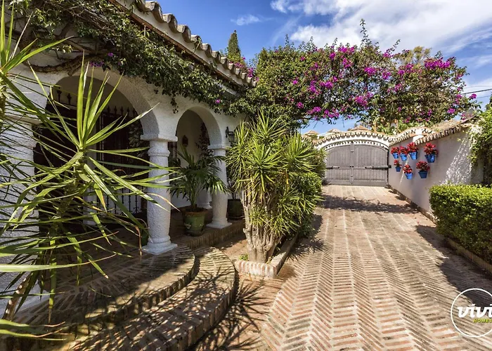 Villa Vivi Homes - Bella - Private Pool - Garden *