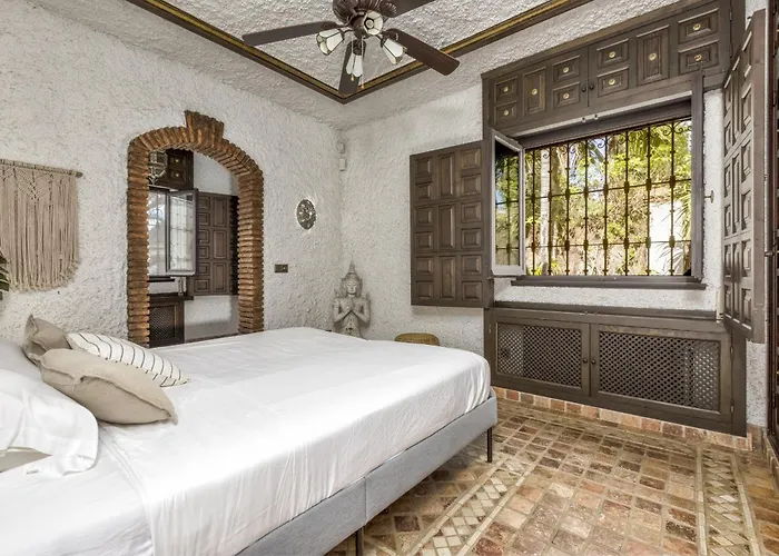 Vivi Homes - Bella - Private Pool - Garden * Марбелья