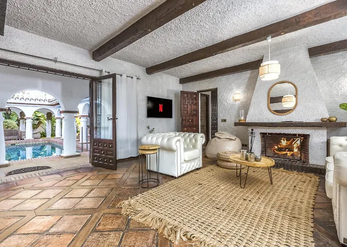 Villa Vivi Homes - Bella - Private Pool - Garden *