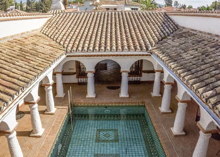 Vivi Homes - Bella - Private Pool - Garden