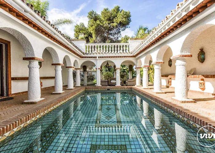 Vivi Homes - Bella - Private Pool - Garden * Марбелья