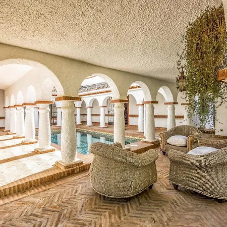 Villa Vivi Homes - Bella - Private Pool - Garden *